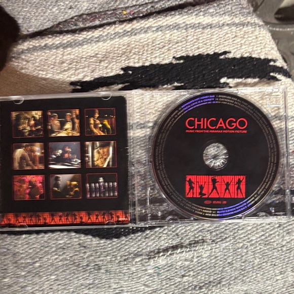 Chicago Soundtrack CD - Featuring   Catherine Zeta Jones, Richard Gere - Picture 2 of 3